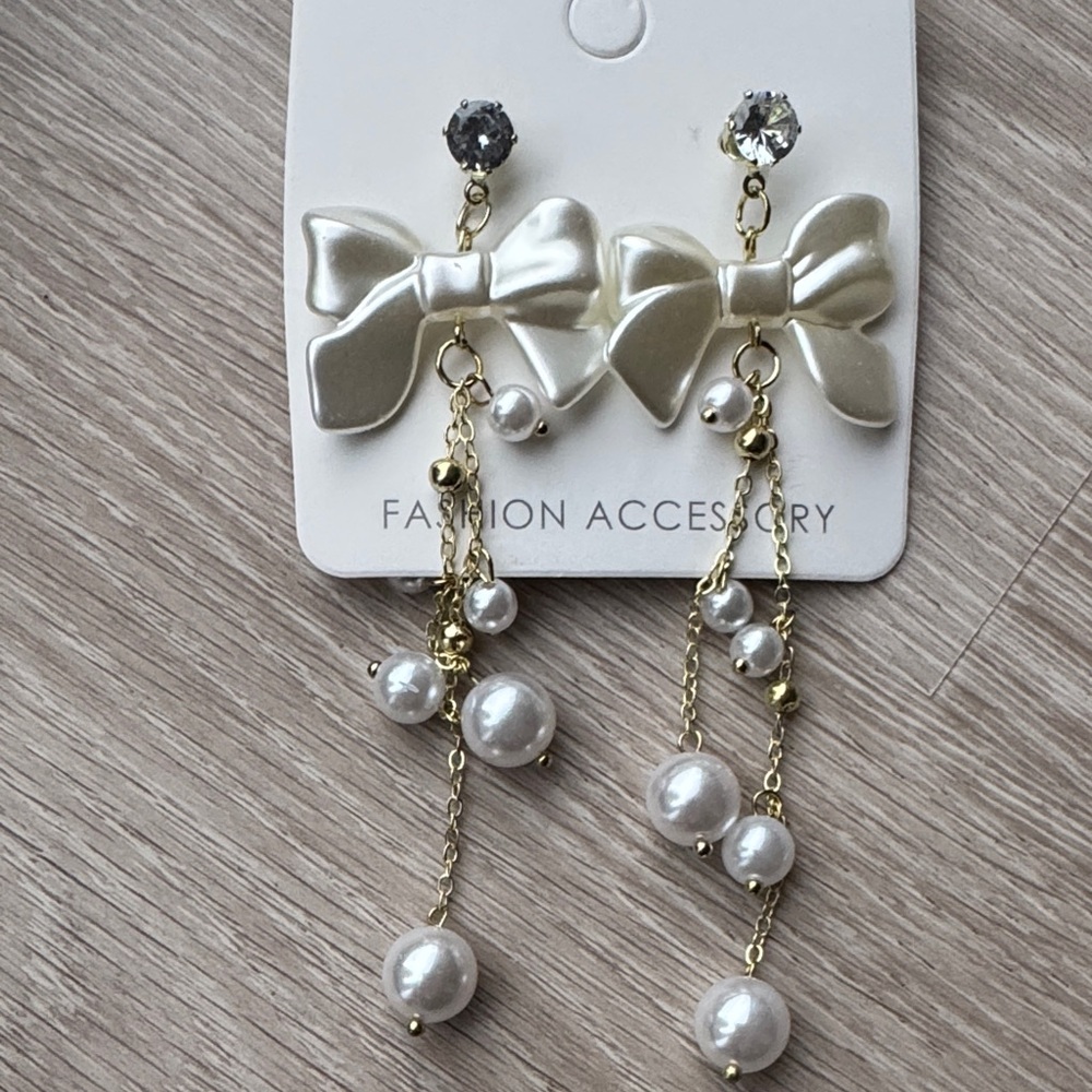 Coquette Luxe Bow Beaded Drop Earrings NEW 🏷️ - Picture 3 of 4